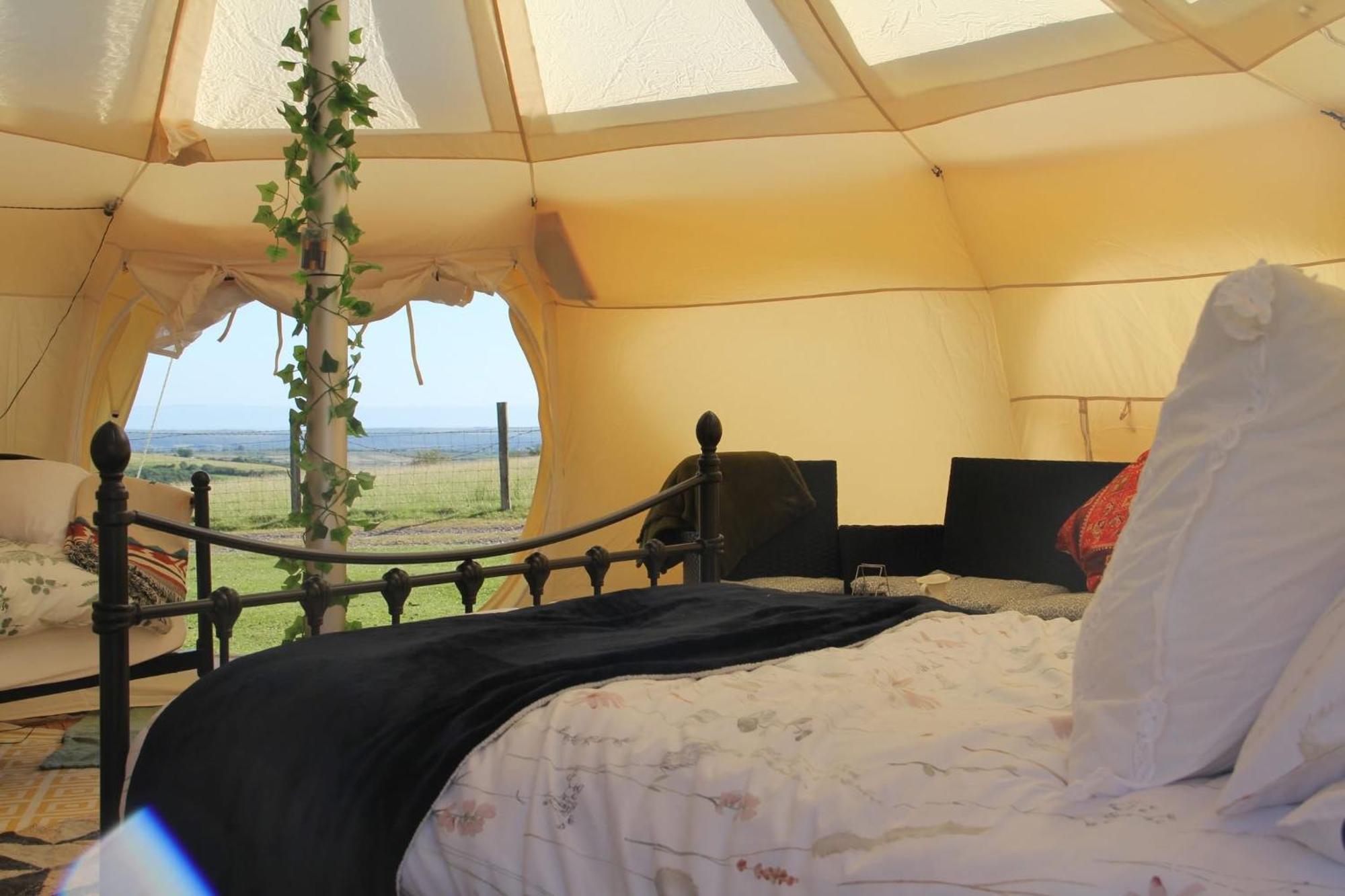 Tal-Y-Fan Farm 6M Stargazer Tent 브리젠드 외부 사진
